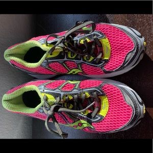 🖤Saucony ProGrid running shoes